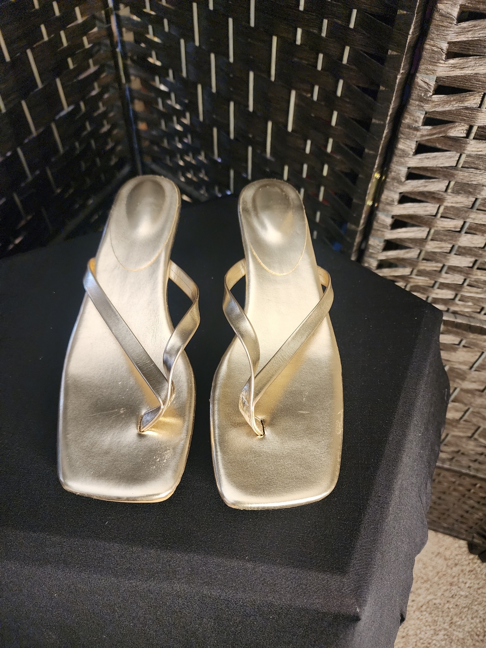 Gold Women's Square-Toe Thong Sandals (B1)